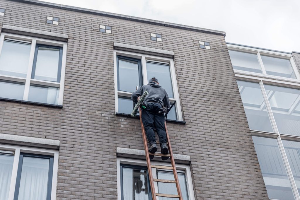 Detailed guide on cleaning second-story windows using professional methods by Spotless Window Squad in Scottsdale, Arizona.